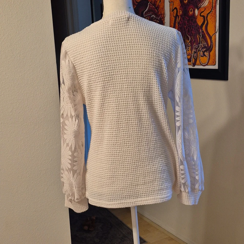Mod Boutique Modern & Unique Off White Waffle Knit & Lace Sleeves